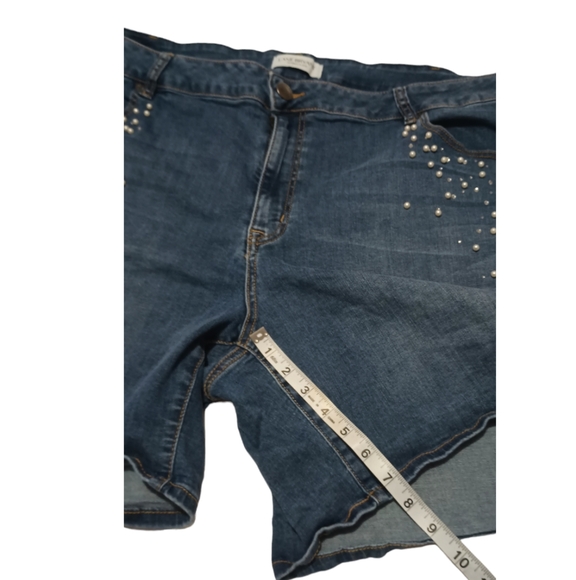 Lane Bryant Shorts, Mid-Rise Essential Stretch Girlfriend Embellished Shorts - Picture 4 of 5